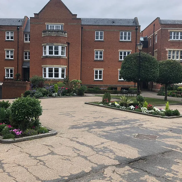 Mark Finch Garden & Grounds Maintenance - Gardeners - Slough - Berkshire